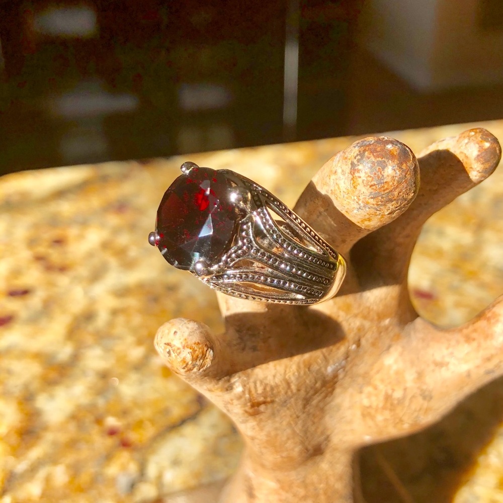 Lovely Premier Designs ring size 9